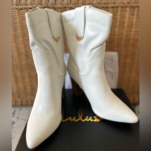 Lulu's Taryne White Western Pointed Toe Boots Booties Women’s Size 9 and 7 NIB